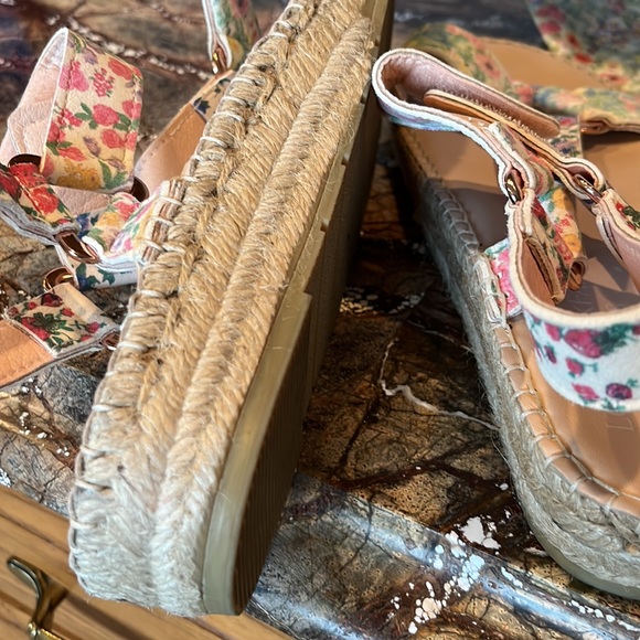 Almost new LoveshackFancy Loves Manebi floral Sandler jute edges w rubber soles - Picture 6 of 7
